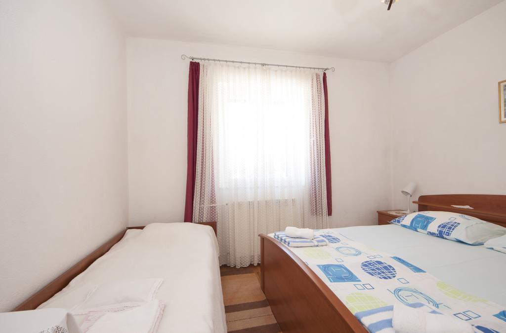 Apartments Gorana Splitska Exterior photo